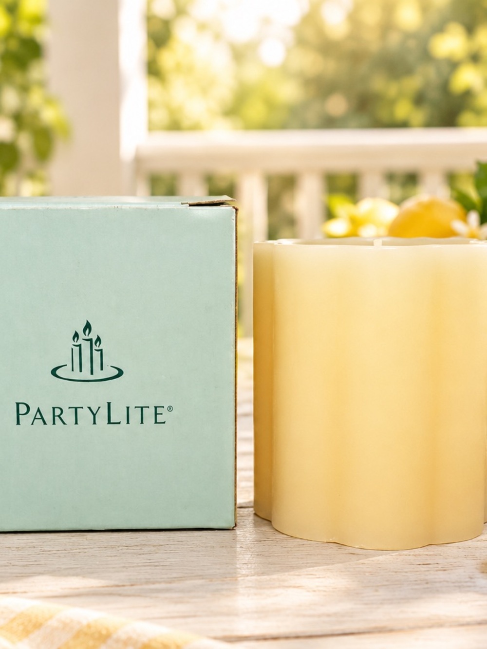 PartyLite 3 x 3 Porch Lemonade Yellow Scalloped Round Pillar Candle NIB